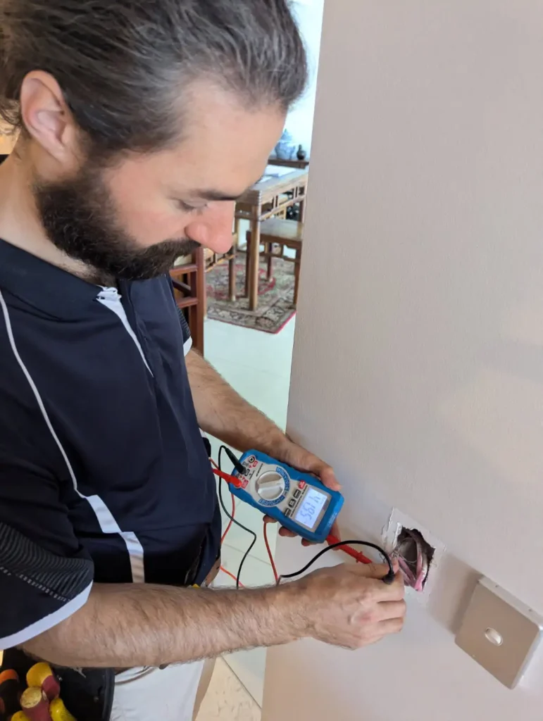 checking current in amps on multimeter of faulty cbus input unit